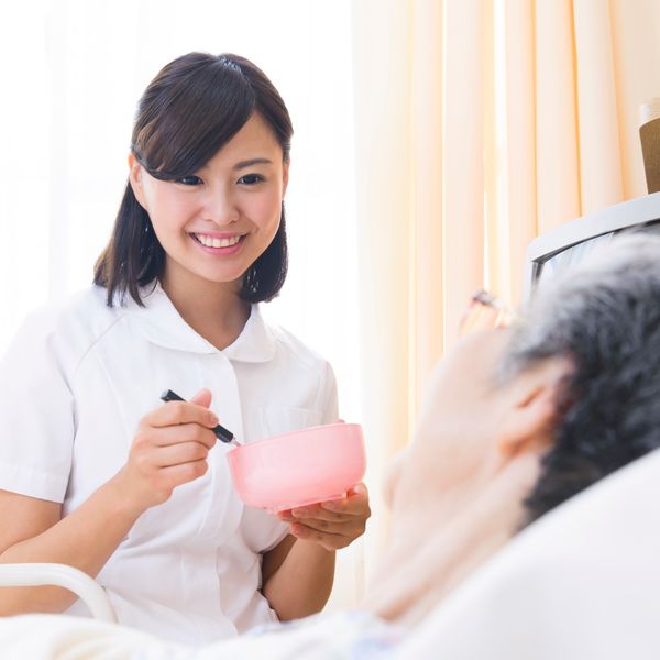 ヘルパーの正社員を稲城で募集している当社にご連絡ください